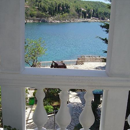 Vila Jadranka Apartments And Rooms Omišalj Eksteriør billede