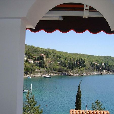 Vila Jadranka Apartments And Rooms Omišalj Eksteriør billede